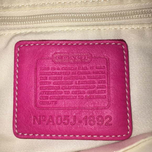 Coach pocketbook White satin and leather - Picture 7 of 8